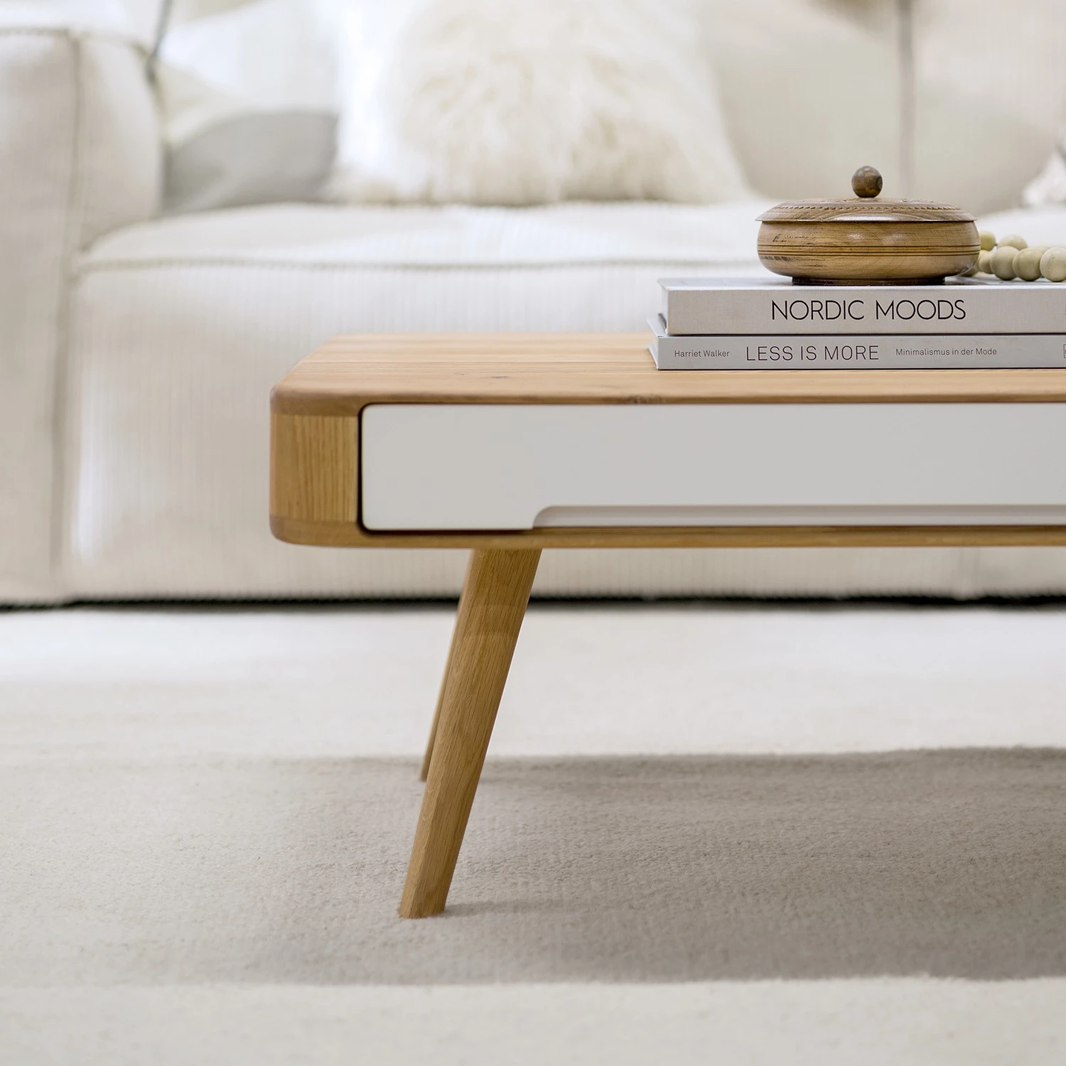 Studio Copenhagen Couchtisch Loca II - Wildeiche teilmassiv - Wildeiche / Weiß 13 Studio Copenhagen Couchtisch Loca II - Wildeiche teilmassiv - Wildeiche / Weiß – Bild 13