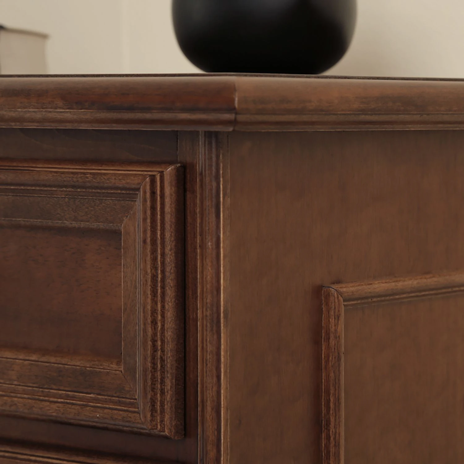 Montreux Kommode Arabella II - Ayous teilmassiv - Antikbraun 11 Montreux Kommode Arabella II - Ayous teilmassiv - Antikbraun – Bild 11