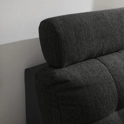 Fredriks Wohnlandschaft Puntiro I - Kunstleder Lilo / Strukturstoff Satur: Schwarz / Anthrazit - Longchair davorstehend links / Ottomane rechts -Wohnzimmermöbel boutique en ligne 1000021540 210614 18402100132 DETAILS P000000001000021540