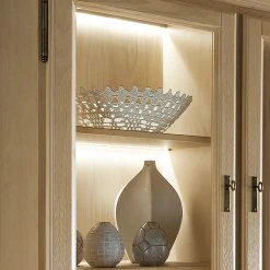 Ridgevalley Vitrinenschrank Breddin III - Pinie massiv - mit Beleuchtung 7 Ridgevalley Vitrinenschrank Breddin III - Pinie massiv - mit Beleuchtung -Wohnzimmermöbel boutique en ligne 1000084260 201004 11255200141 DETAILS P000000001000084260