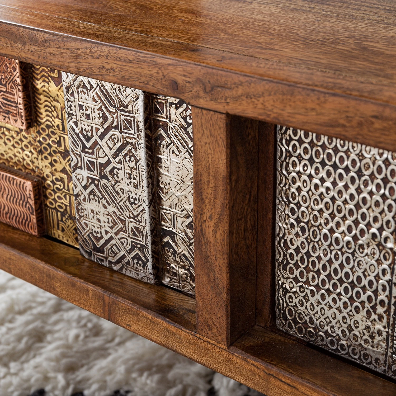 Wolf-Möbel Couchtisch Orient - Akazie massiv / Metall - Mehrfarbig 13 Wolf-Möbel Couchtisch Orient - Akazie massiv / Metall - Mehrfarbig – Bild 13