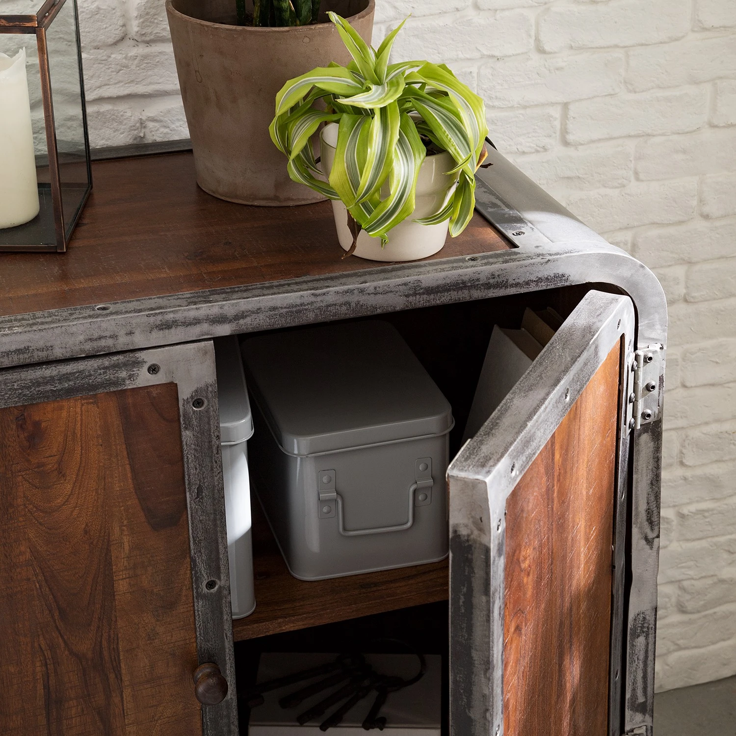 Ars manufacti Sideboard Wharton II - Akazie teilmassiv / Stahl 8 Ars manufacti Sideboard Wharton II - Akazie teilmassiv / Stahl – Bild 8