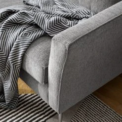 Fredriks Sofa Mirabela (3-Sitzer) - Haselnuss 22 Fredriks Sofa Mirabela (3-Sitzer) - Haselnuss -Wohnzimmermöbel boutique en ligne 1000117440 090 GALLERYIMAGES P000000001000117440