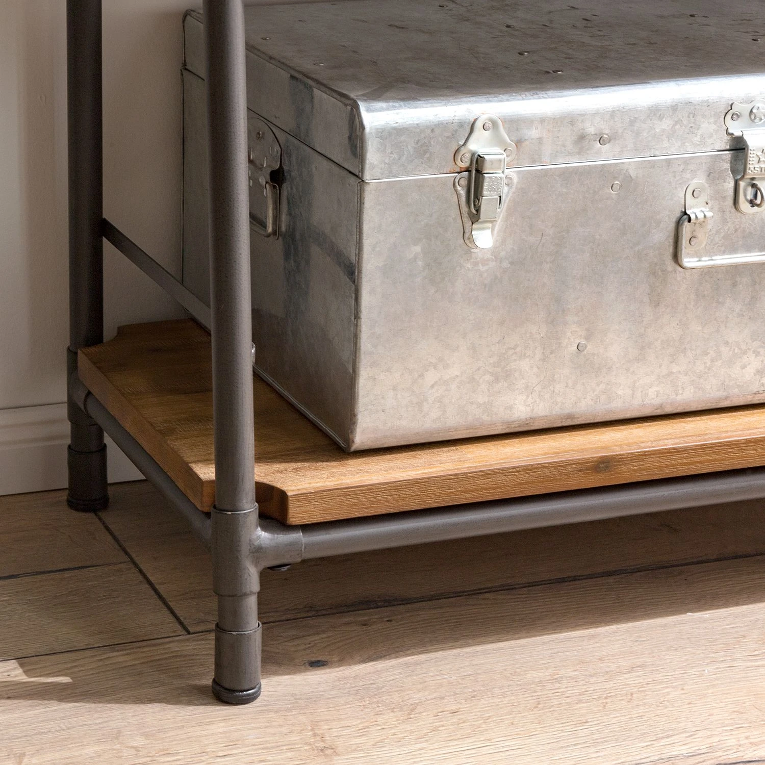 Ars manufacti Regal Atelier IV - Akazie massiv / Metall - Akazie Braun / Anthrazit 11 Ars manufacti Regal Atelier IV - Akazie massiv / Metall - Akazie Braun / Anthrazit – Bild 11