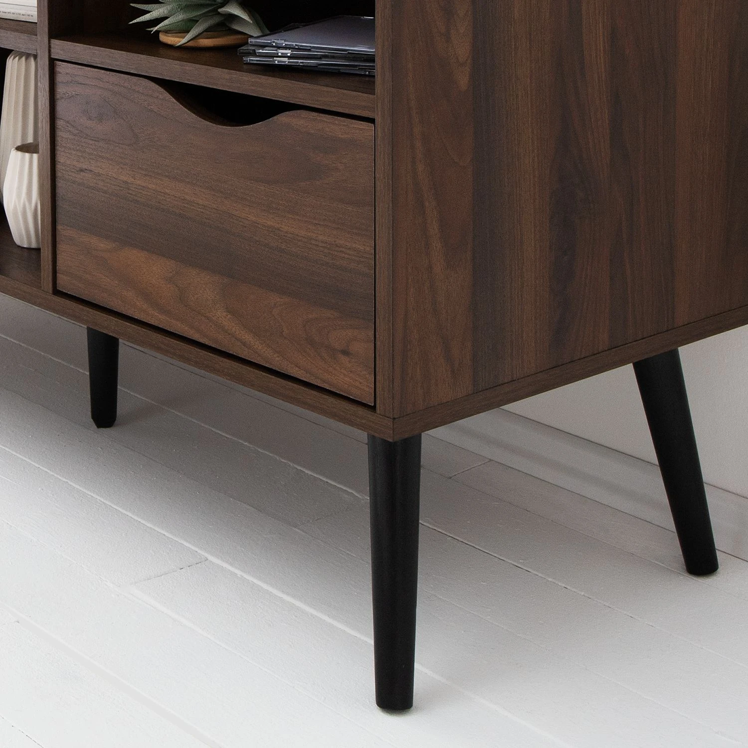 Mørteens TV-Lowboard Gjora I - Gummibaum teilmassiv - Walnuss 13 Mørteens TV-Lowboard Gjora I - Gummibaum teilmassiv - Walnuss – Bild 13