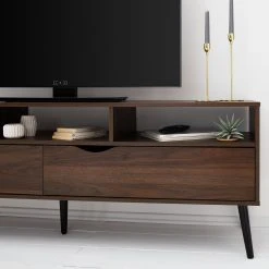 Mørteens TV-Lowboard Gjora III - Gummibaum teilmassiv - Walnuss 25 Mørteens TV-Lowboard Gjora III - Gummibaum teilmassiv - Walnuss -Wohnzimmermöbel boutique en ligne 1000123475 190321 17262600026 GALLERYIMAGES P000000001000123475