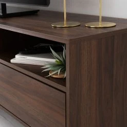 Mørteens TV-Lowboard Gjora III - Gummibaum teilmassiv - Walnuss 26 Mørteens TV-Lowboard Gjora III - Gummibaum teilmassiv - Walnuss -Wohnzimmermöbel boutique en ligne 1000123475 190321 17262600027 GALLERYIMAGES P000000001000123475