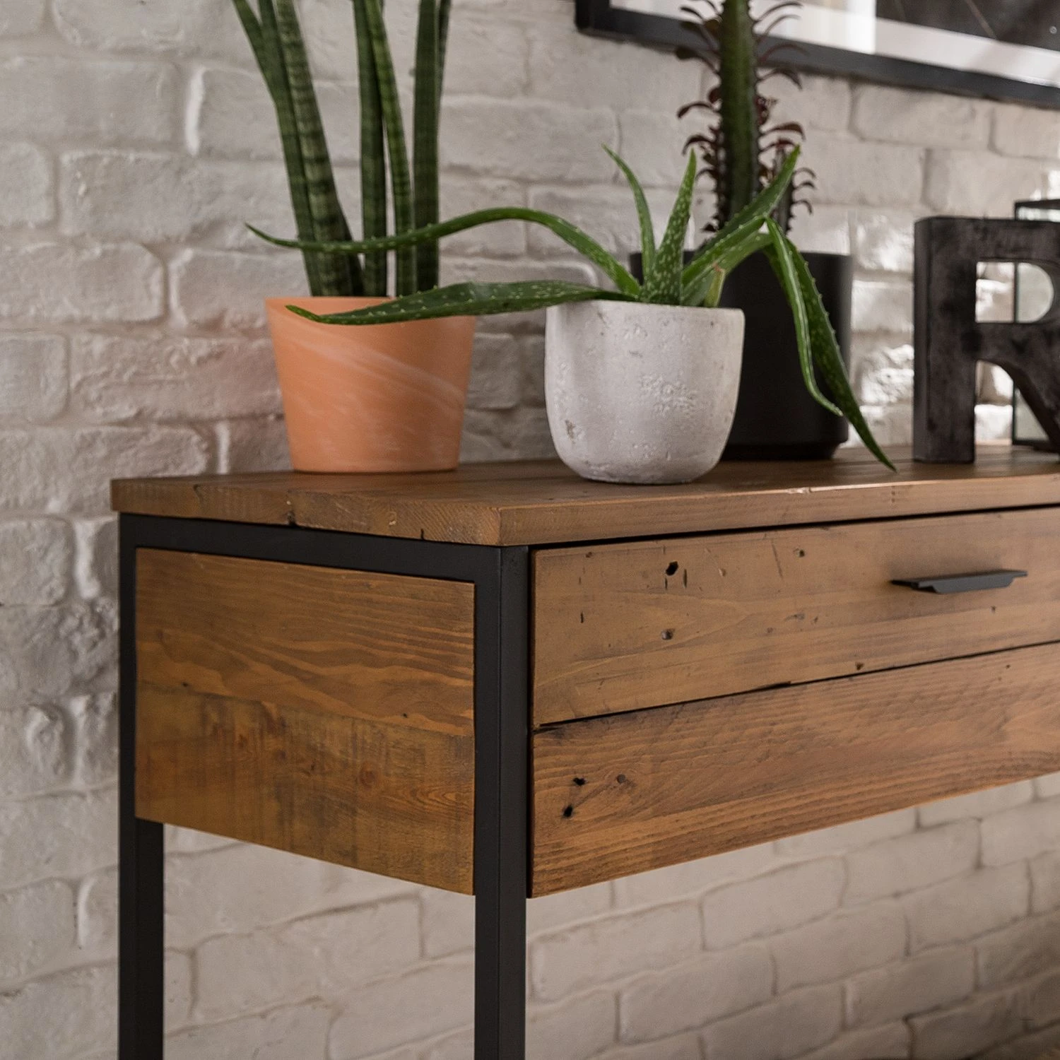 Ars manufacti Konsolentisch Grasby - Pinie massiv / Metall - Pinie Dunkel / Schwarz 6 Ars manufacti Konsolentisch Grasby - Pinie massiv / Metall - Pinie Dunkel / Schwarz – Bild 6