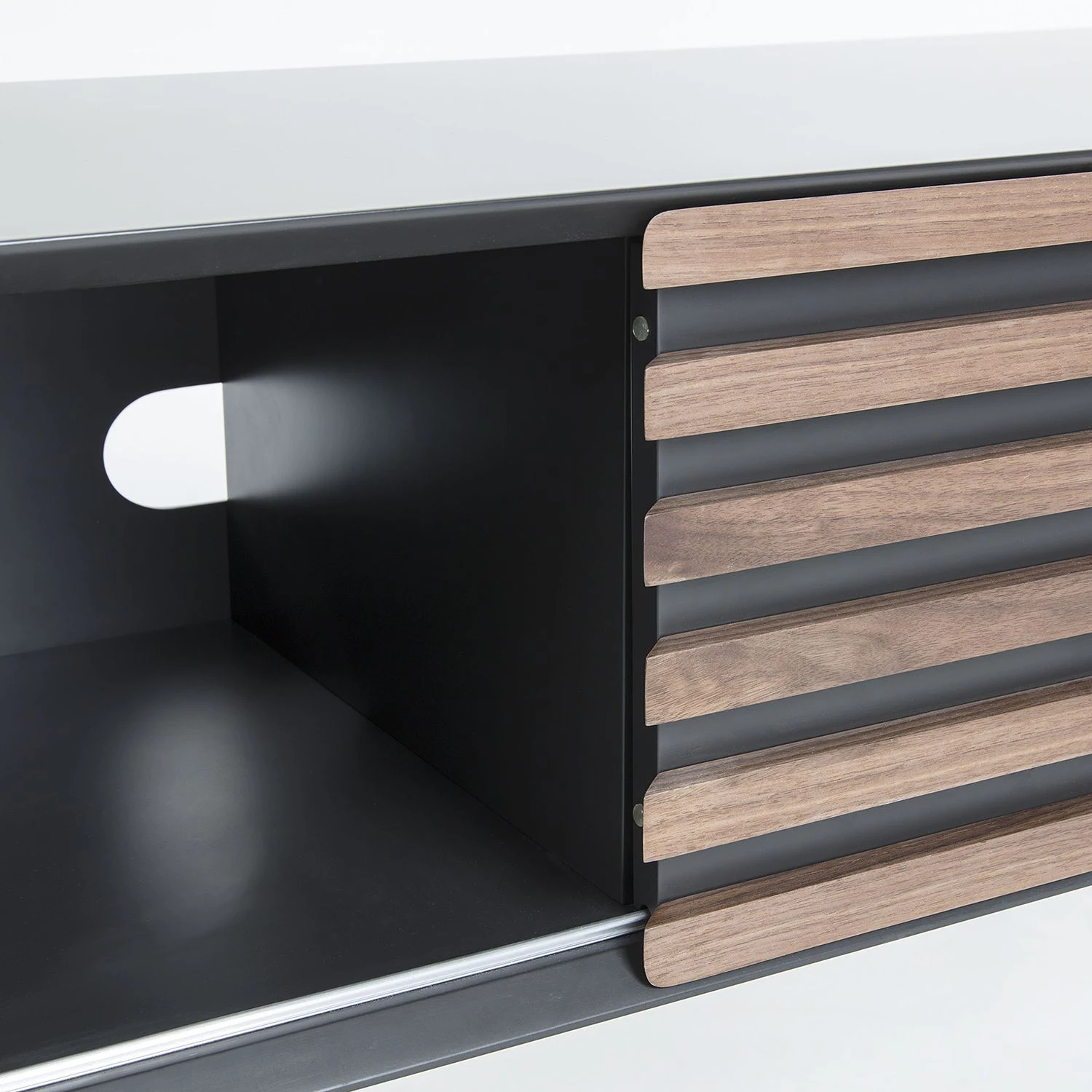 Norrwood TV-Lowboard Kipra II - Echtholzfurnier - Walnuss / Graphit 6 Norrwood TV-Lowboard Kipra II - Echtholzfurnier - Walnuss / Graphit – Bild 6