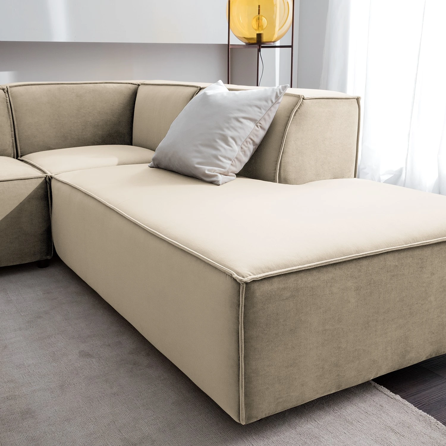 Wohnlandschaft Kinx II - Samt - Samt Shyla: Beige - Longchair davorstehend links / Ottomane rechts 8 Wohnlandschaft Kinx II - Samt - Samt Shyla: Beige - Longchair davorstehend links / Ottomane rechts – Bild 8