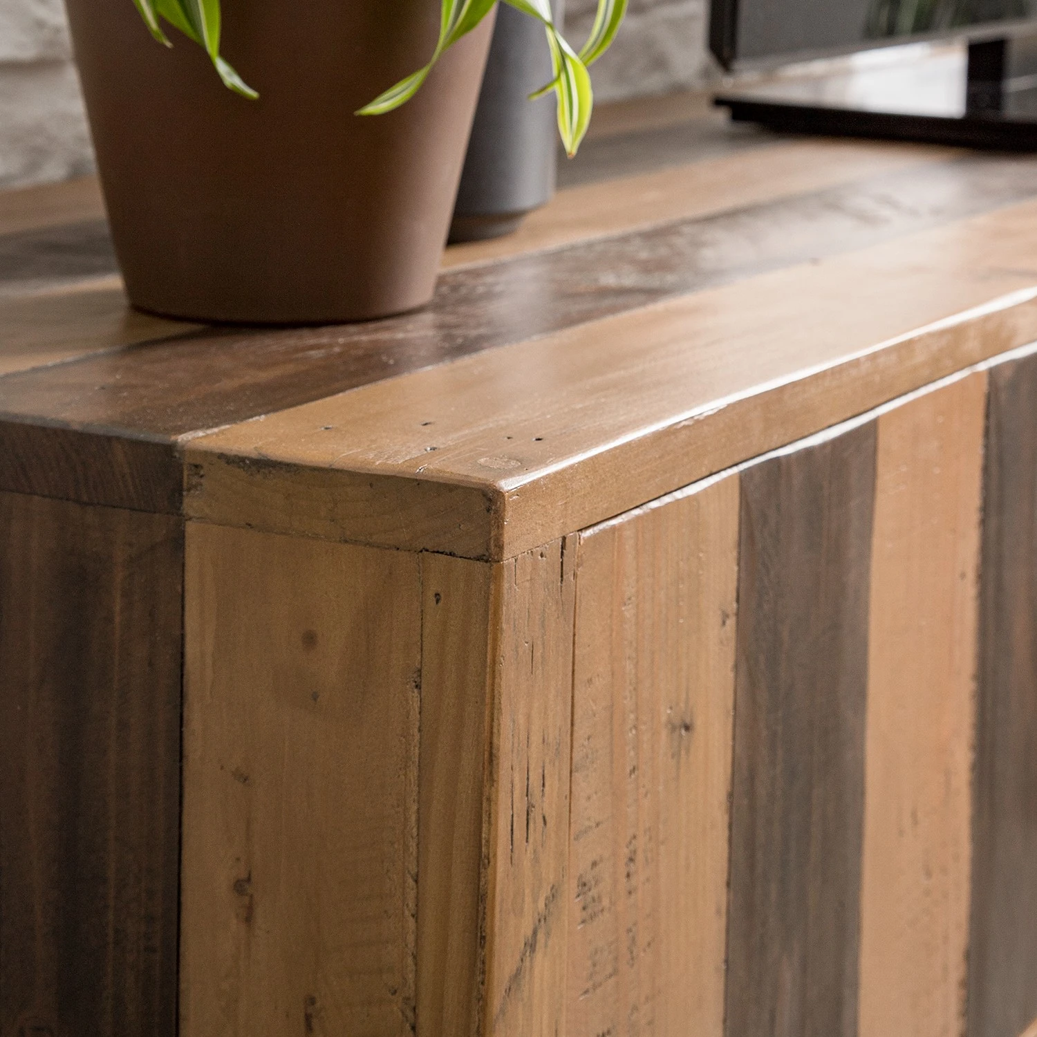 Ars manufacti TV-Lowboard Tamati III - Pinie massiv / Eisen - Pinie / Schwarz 12 Ars manufacti TV-Lowboard Tamati III - Pinie massiv / Eisen - Pinie / Schwarz – Bild 12