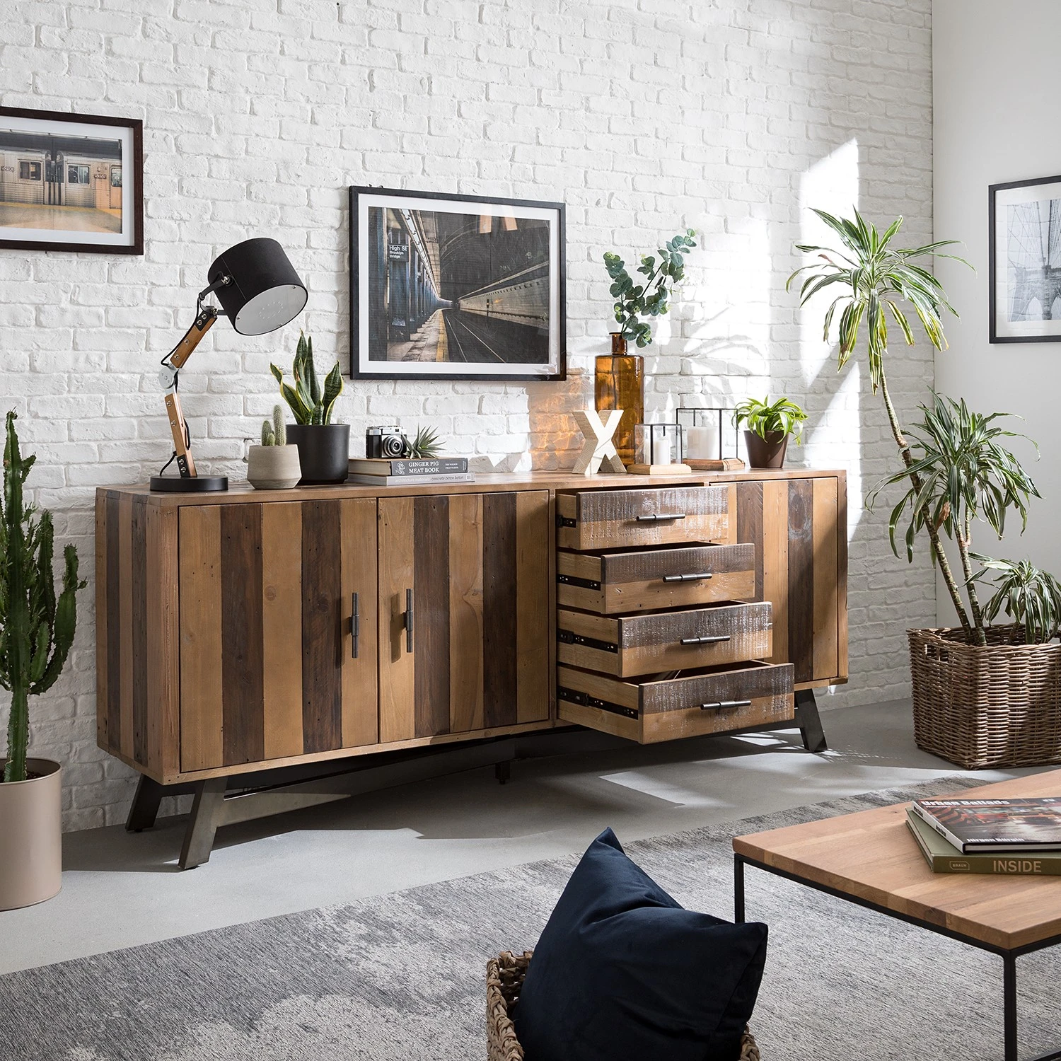 Ars manufacti Sideboard Tamati II - Pinie massiv / Eisen - Pinie / Schwarz 5 Ars manufacti Sideboard Tamati II - Pinie massiv / Eisen - Pinie / Schwarz – Bild 5