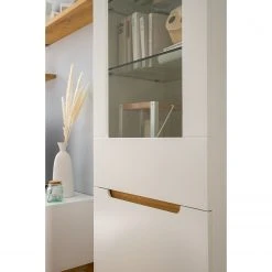 Mørteens Standvitrine Tenabo - Matt Weiß / Asteiche -Wohnzimmermöbel boutique en ligne 1000174303 200715 06263300011 DETAILS P000000001000174303