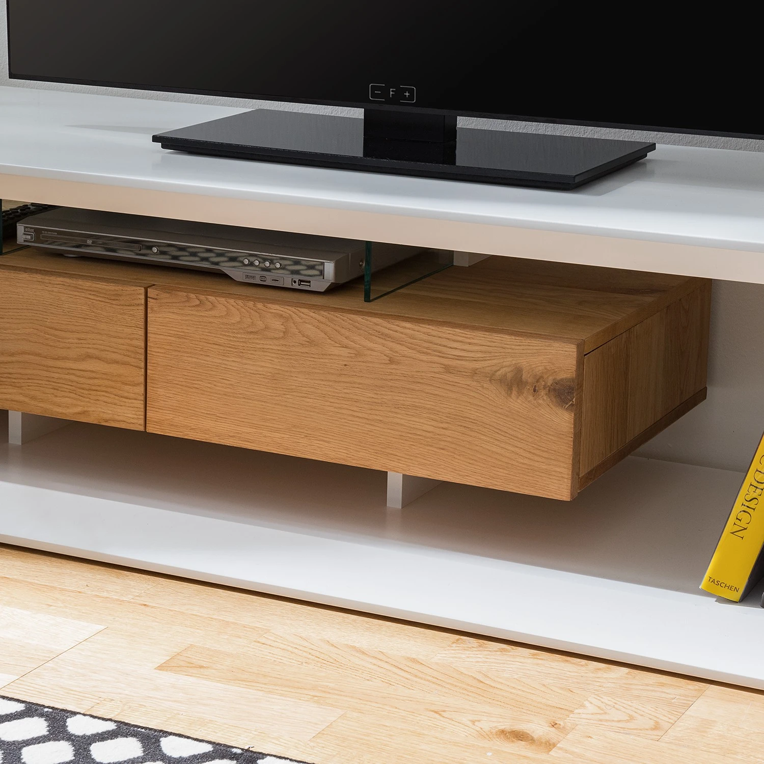 Fredriks TV-Lowboard Hensies - Matt Weiß / Asteiche 9 Fredriks TV-Lowboard Hensies - Matt Weiß / Asteiche – Bild 9