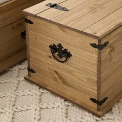 Maison Belfort Truhe Finca Rustica - Kiefer massiv - Kiefer Natur 35 Maison Belfort Truhe Finca Rustica - Kiefer massiv - Kiefer Natur -Wohnzimmermöbel boutique en ligne 1000178021 200507 14113200003 DETAILS P000000001000178021