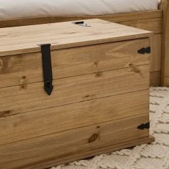 Maison Belfort Truhe Finca Rustica - Kiefer massiv - Kiefer Natur 36 Maison Belfort Truhe Finca Rustica - Kiefer massiv - Kiefer Natur -Wohnzimmermöbel boutique en ligne 1000178021 200507 14113200004 DETAILS P000000001000178021