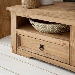 Maison Belfort TV-Lowboard Finca Rustica II - Kiefer massiv - Kiefer Natur 21 Maison Belfort TV-Lowboard Finca Rustica II - Kiefer massiv - Kiefer Natur -Wohnzimmermöbel boutique en ligne 1000178035 200511 14244000009 DETAILS P000000001000178035