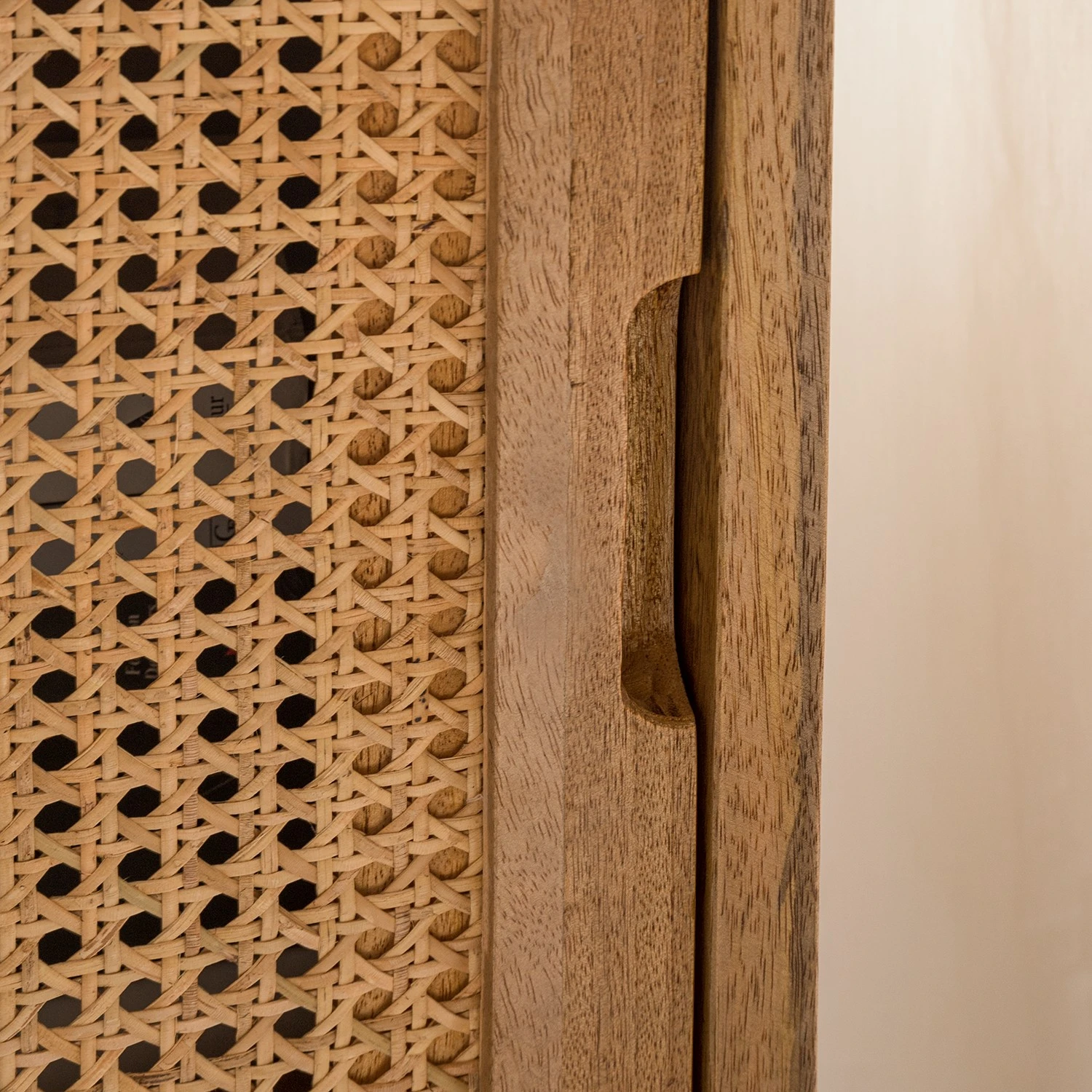 Ars manufacti Highboard Vina - Mango massiv / Wiener Geflecht - Mango / Schwarz 16 Ars manufacti Highboard Vina - Mango massiv / Wiener Geflecht - Mango / Schwarz – Bild 16