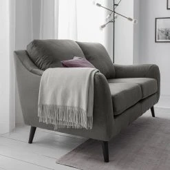 Jack & Alice Sofa Tennyson (2-Sitzer) - Samt - Grau -Wohnzimmermöbel boutique en ligne 1000180141 201030 05551700021 MOOD DETAILS P000000001000180141 mood