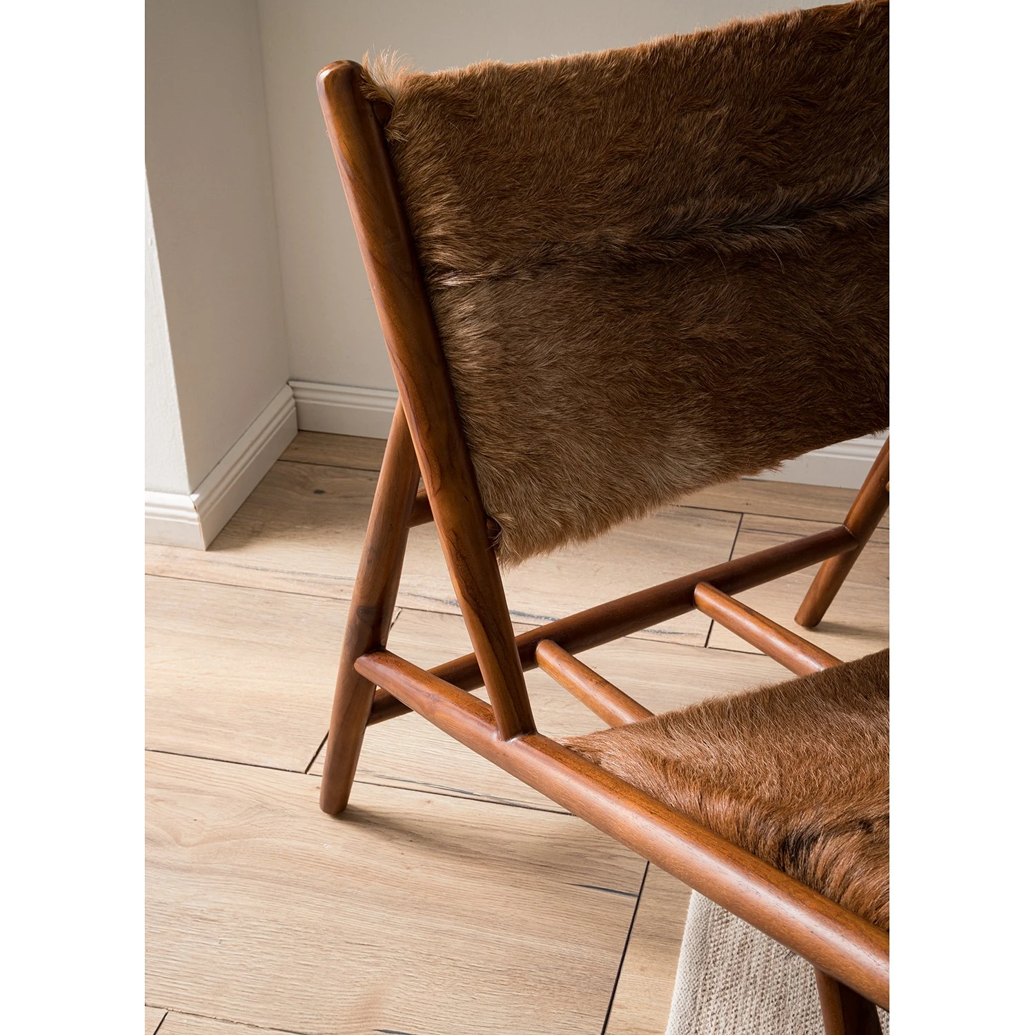 Ars manufacti Loungesessel Howden - Kuhfell / Teakholz massiv - Kuhmuster / Teak 9 Ars manufacti Loungesessel Howden - Kuhfell / Teakholz massiv - Kuhmuster / Teak – Bild 9