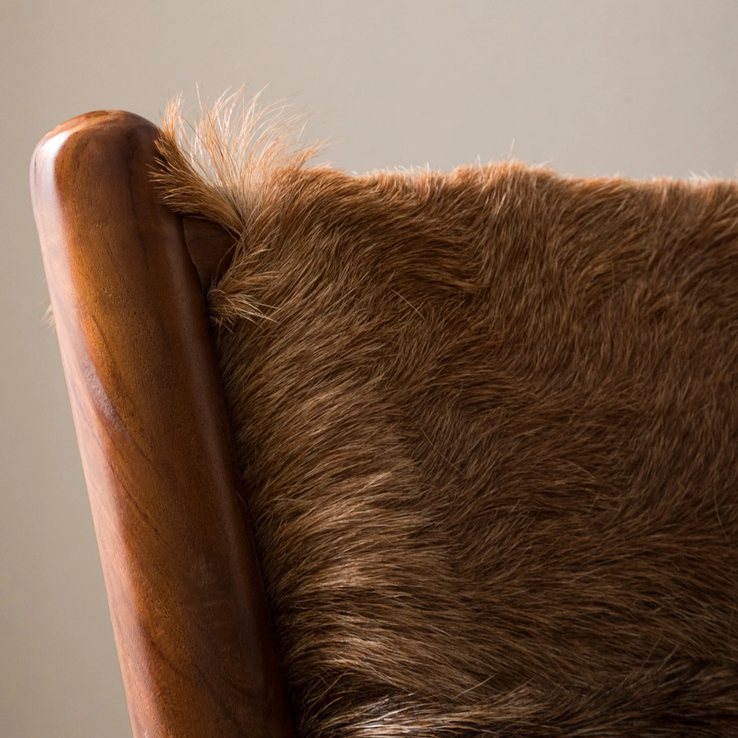 Ars manufacti Loungesessel Howden - Kuhfell / Teakholz massiv - Kuhmuster / Teak 11 Ars manufacti Loungesessel Howden - Kuhfell / Teakholz massiv - Kuhmuster / Teak – Bild 11