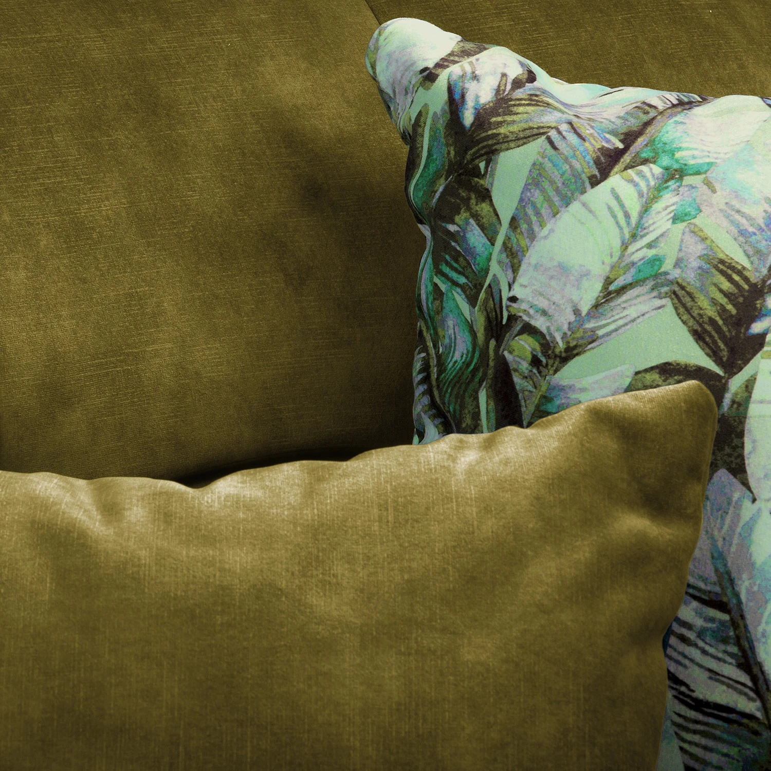 Fredriks Ecksofa Atmore - Samt - Olivgelb - Longchair davorstehend links 9 Fredriks Ecksofa Atmore - Samt - Olivgelb - Longchair davorstehend links – Bild 9