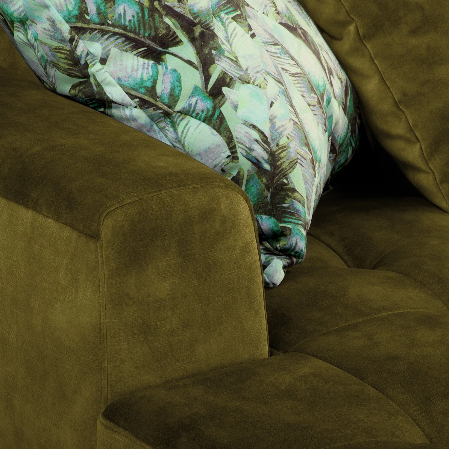 Fredriks Ecksofa Atmore - Samt - Olivgelb - Longchair davorstehend links 10 Fredriks Ecksofa Atmore - Samt - Olivgelb - Longchair davorstehend links – Bild 10