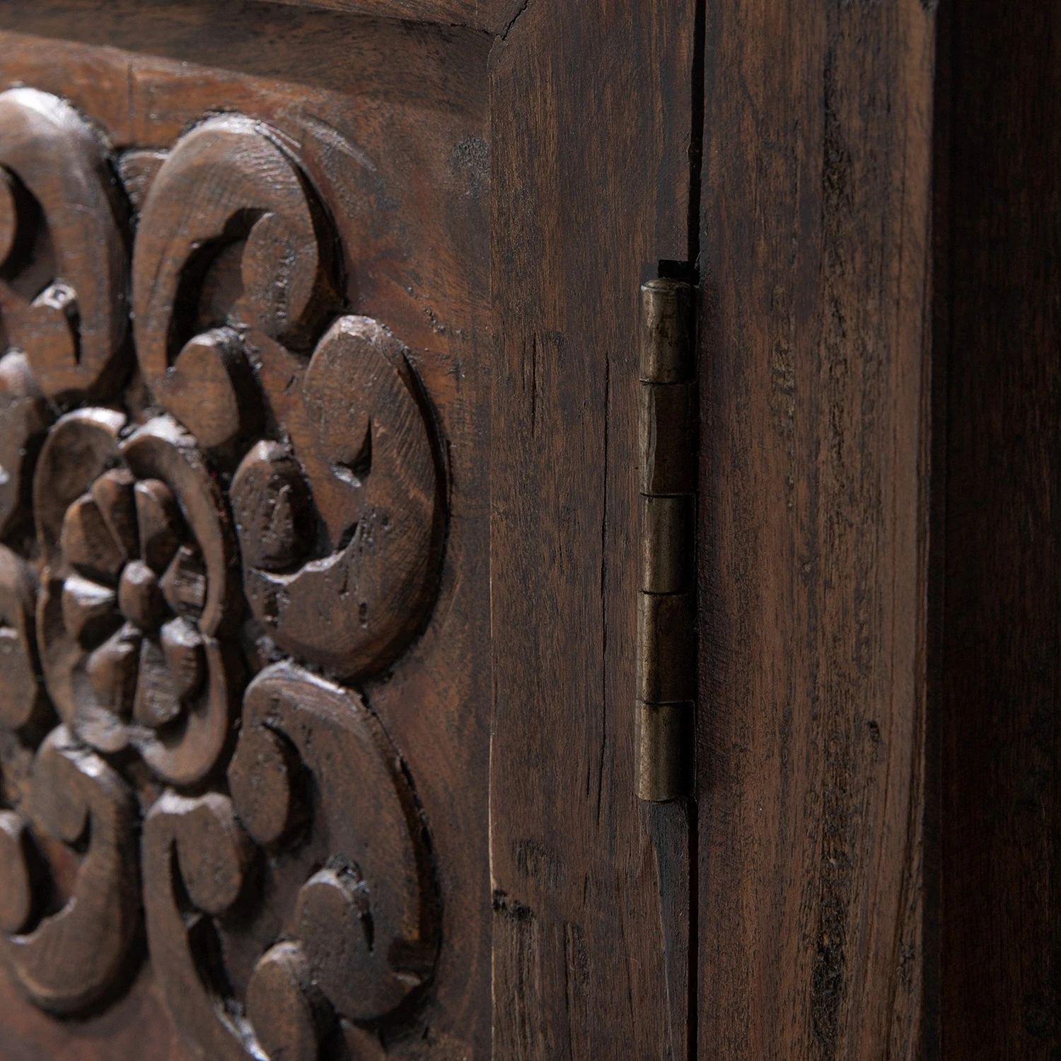 Wolf-Möbel Kommode Carving - Akazie massiv / Metall - Akazie / Schwarz 21 Wolf-Möbel Kommode Carving - Akazie massiv / Metall - Akazie / Schwarz – Bild 21