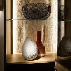 Naturoo Hängevitrine Doora - Asteiche teilmassiv - Asteiche Bianco / Graphit -Wohnzimmermöbel boutique en ligne 1000207362 200317 14293300120 DETAILS P000000001000207362