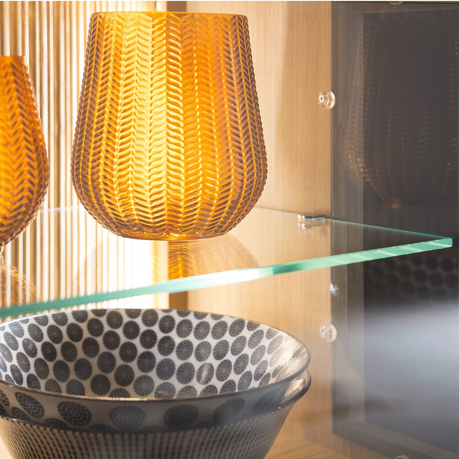 Loftscape Standvitrine Salvo - Eiche teilmassiv - Balkeneiche Bianco / Grau 9 Loftscape Standvitrine Salvo - Eiche teilmassiv - Balkeneiche Bianco / Grau – Bild 9