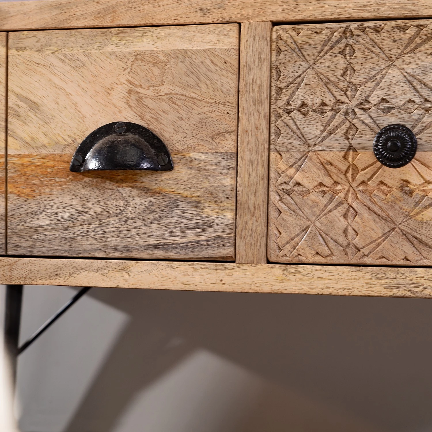 Red Living TV-Lowboard Latta I - Mango massiv / Metall - Mango / Schwarz 4 Red Living TV-Lowboard Latta I - Mango massiv / Metall - Mango / Schwarz – Bild 4