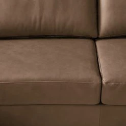 Studio Copenhagen Ecksofa COSO Classic+ mit Ottomane - Echtleder Taru: Nougat - Breite: 245 cm - Ottomane davorstehend rechts - Bettkasten - Eiche Dunkel -Wohnzimmermöbel boutique en ligne 1000212869 200825 13325900558 DETAILS P000000001000212869