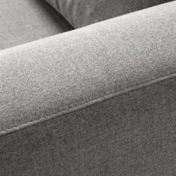 Studio Copenhagen 3-Sitzer Sofa COSO Classic - Webstoff Milan: Hellgrau - Buche -Wohnzimmermöbel boutique en ligne 1000212980 200827 12380600027 DETAILS P000000001000212980