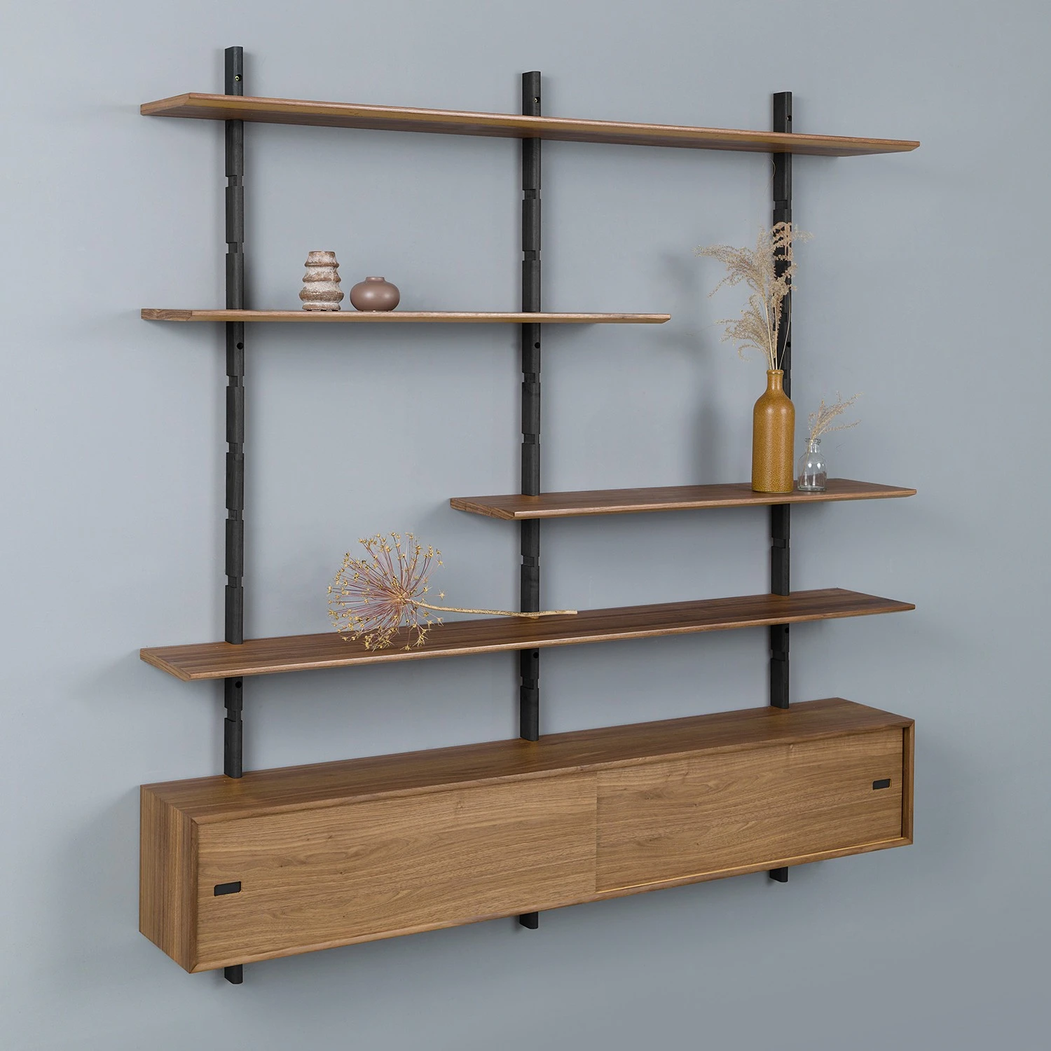 Studio Copenhagen Wandregal Lautaro X - Eiche massiv / Walnuss teilmassiv - Eiche Schwarz / Walnuss 2 Studio Copenhagen Wandregal Lautaro X - Eiche massiv / Walnuss teilmassiv - Eiche Schwarz / Walnuss – Bild 2