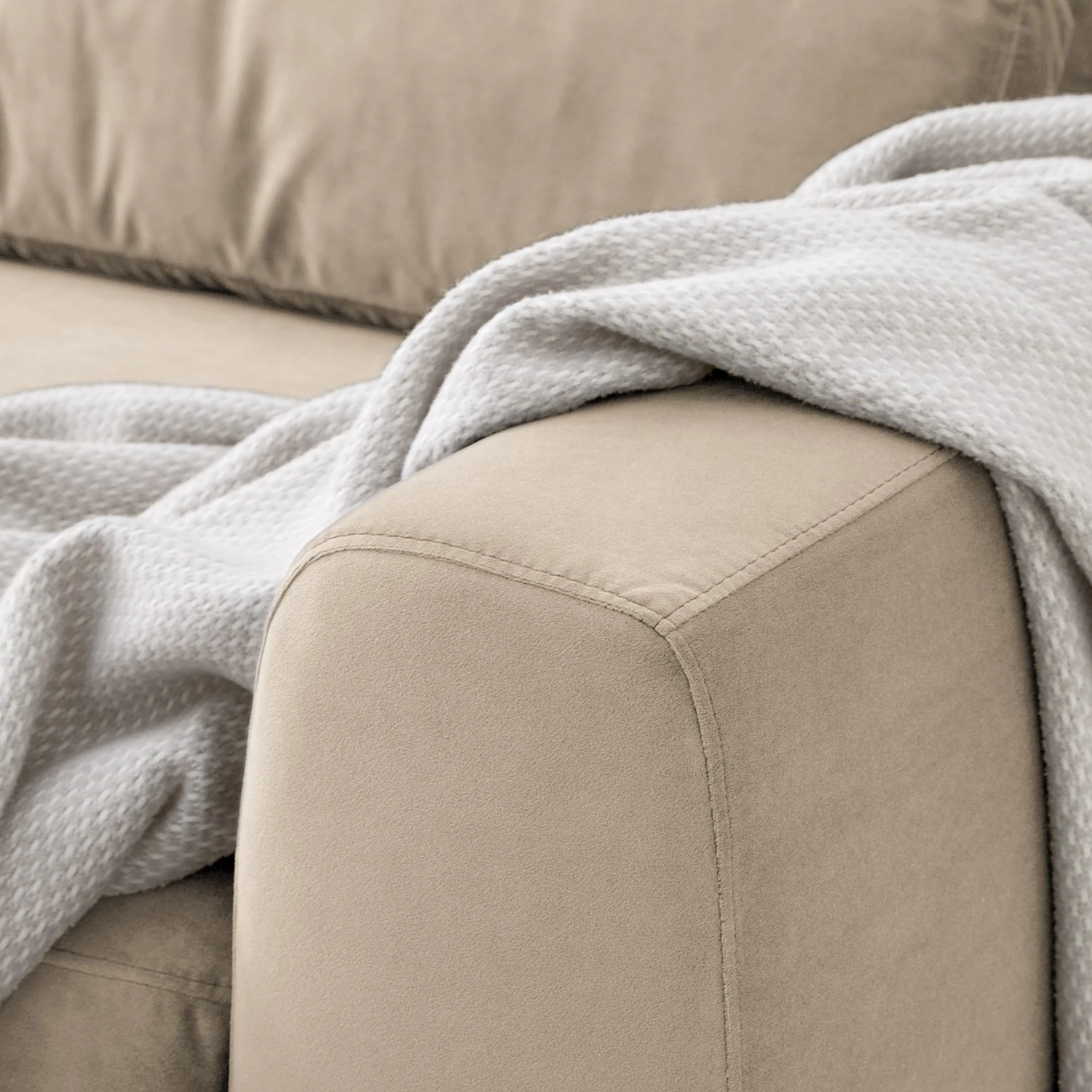 Studio Copenhagen Sofa Willows (3-Sitzer) - Samt Shyla: Beige 11 Studio Copenhagen Sofa Willows (3-Sitzer) - Samt Shyla: Beige – Bild 11