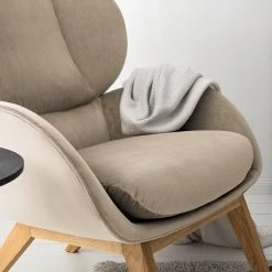 Studio Copenhagen Sessel Marols - Samt Shyla: Beige - Eiche Hell -Wohnzimmermöbel boutique en ligne 1000217181 210122 15291100033 DETAILS P000000001000217181