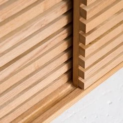 Studio Copenhagen TV-Lowboard Saido - Esche massiv -Wohnzimmermöbel boutique en ligne 1000218017 210429 08220000006 DETAILS P000000001000218017