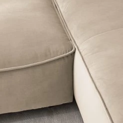 Studio Copenhagen Ecksofa Buckley II - Samt Shyla: Beige - Longchair davorstehend rechts -Wohnzimmermöbel boutique en ligne 1000218140 210127 14545400244 DETAILS P000000001000218140