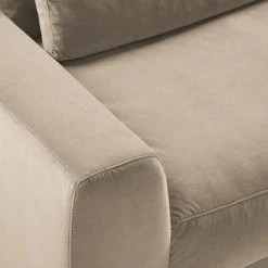Studio Copenhagen Ecksofa Willows II - Samt Shyla: Beige - Ottomane davorstehend rechts -Wohnzimmermöbel boutique en ligne 1000218190 201124 10494500554 DETAILS P000000001000218190