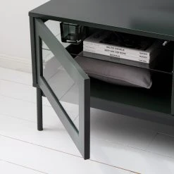 Studio Copenhagen TV-Lowboard Exhall - Glas - Graugrün -Wohnzimmermöbel boutique en ligne 1000218349 210420 14243300014 DETAILS P000000001000218349