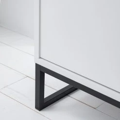 Fredriks Sideboard White Hall I - Matt Weiß / Schwarz -Wohnzimmermöbel boutique en ligne 1000218366 210316 08055900007 DETAILS P000000001000218366