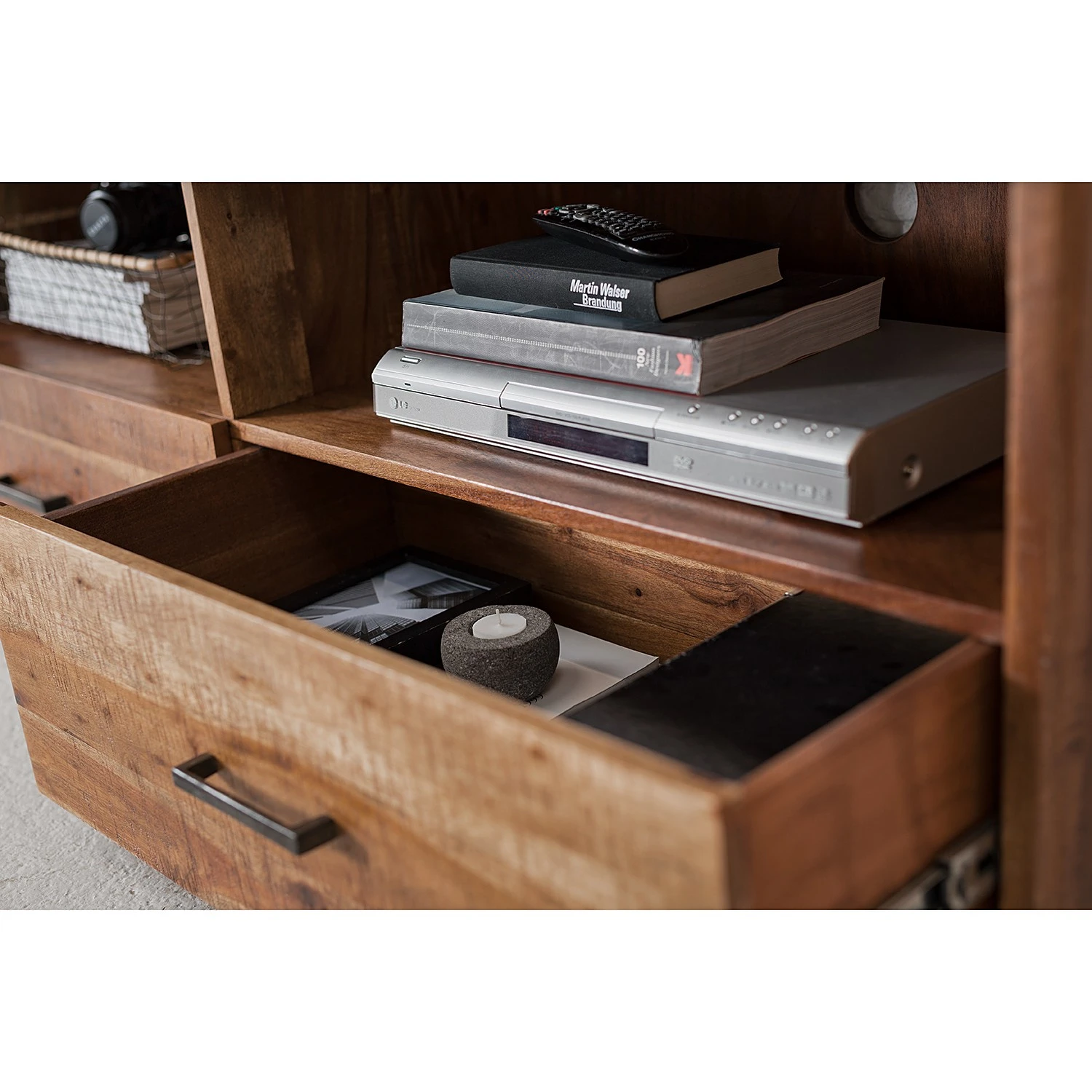 Ars manufacti TV-Lowboard Mackz I - Akazie massiv - Akazie Dunkel / Antik Schwarz 13 Ars manufacti TV-Lowboard Mackz I - Akazie massiv - Akazie Dunkel / Antik Schwarz – Bild 13