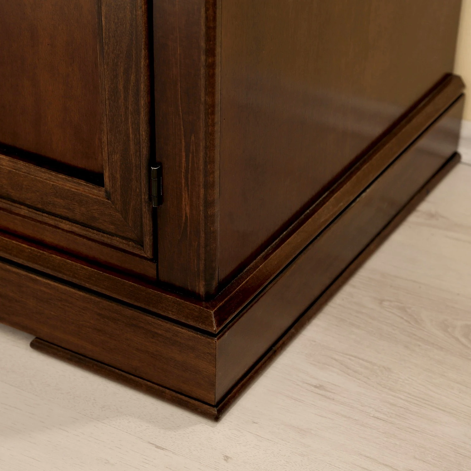 Ridgevalley TV-Lowboard Brieux I - Tulpenbaum teilmassiv - Tulpenbaum Antik 11 Ridgevalley TV-Lowboard Brieux I - Tulpenbaum teilmassiv - Tulpenbaum Antik – Bild 11