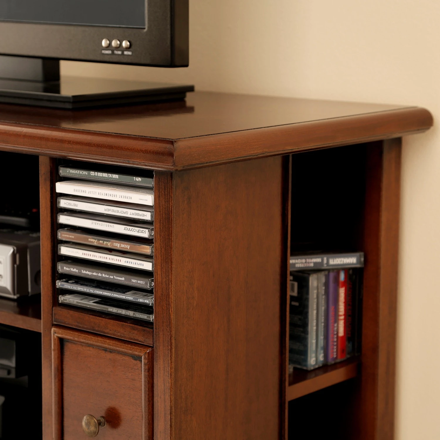 Ridgevalley TV-Lowboard Brieux II - Tulpenbaum teilmassiv - Tulpenbaum Antik 7 Ridgevalley TV-Lowboard Brieux II - Tulpenbaum teilmassiv - Tulpenbaum Antik – Bild 7