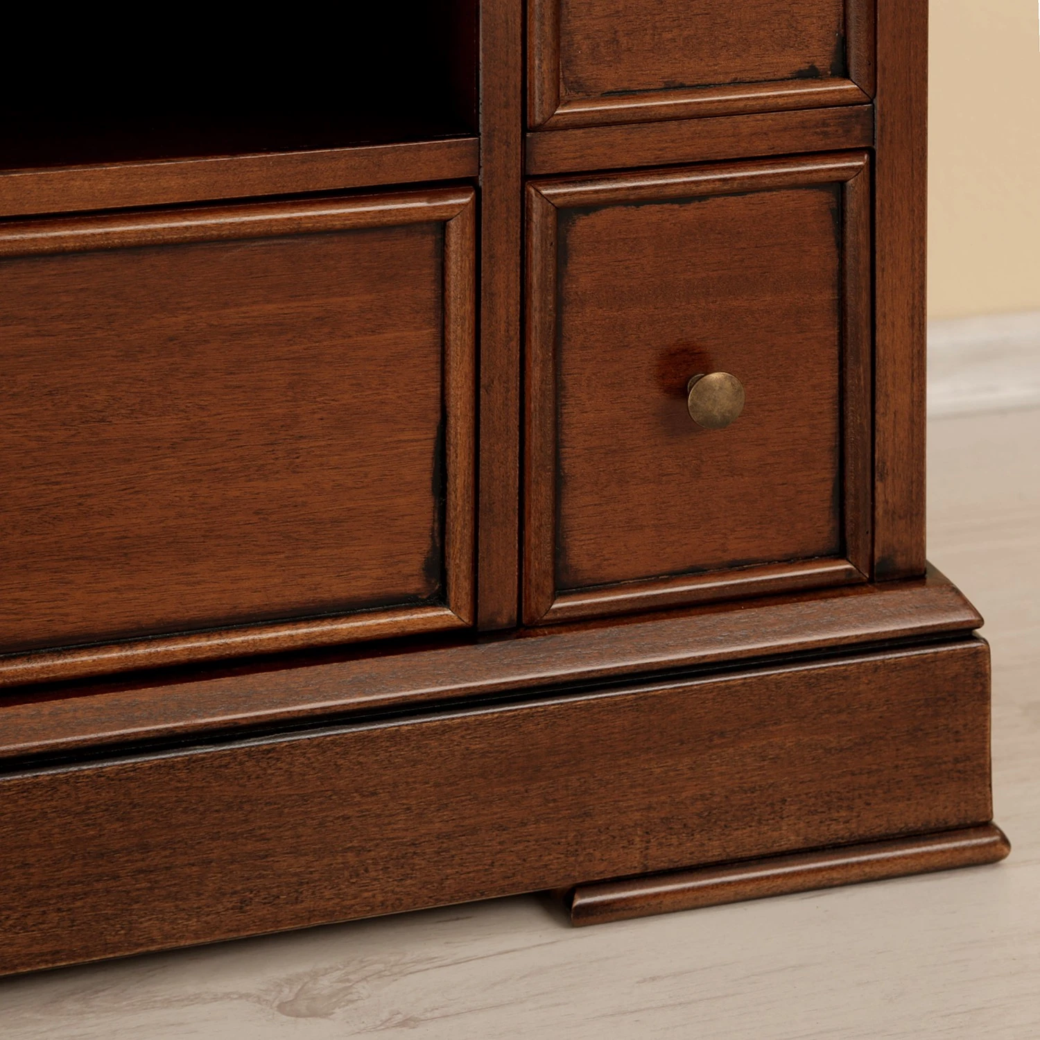 Ridgevalley TV-Lowboard Brieux II - Tulpenbaum teilmassiv - Tulpenbaum Antik 11 Ridgevalley TV-Lowboard Brieux II - Tulpenbaum teilmassiv - Tulpenbaum Antik – Bild 11