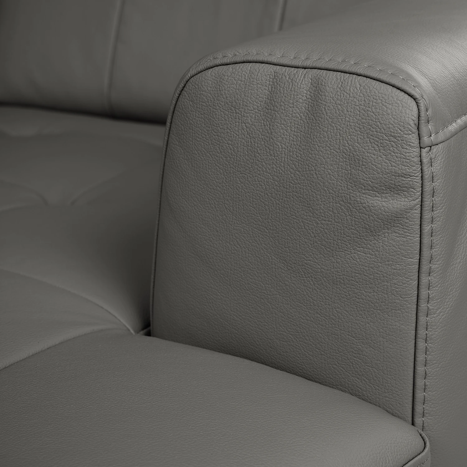 Fredriks Wohnlandschaft White Pine - Echtleder - Echtleder Mabra: Grau - Longchair davorstehend rechts / Ottomane links 8 Fredriks Wohnlandschaft White Pine - Echtleder - Echtleder Mabra: Grau - Longchair davorstehend rechts / Ottomane links – Bild 8