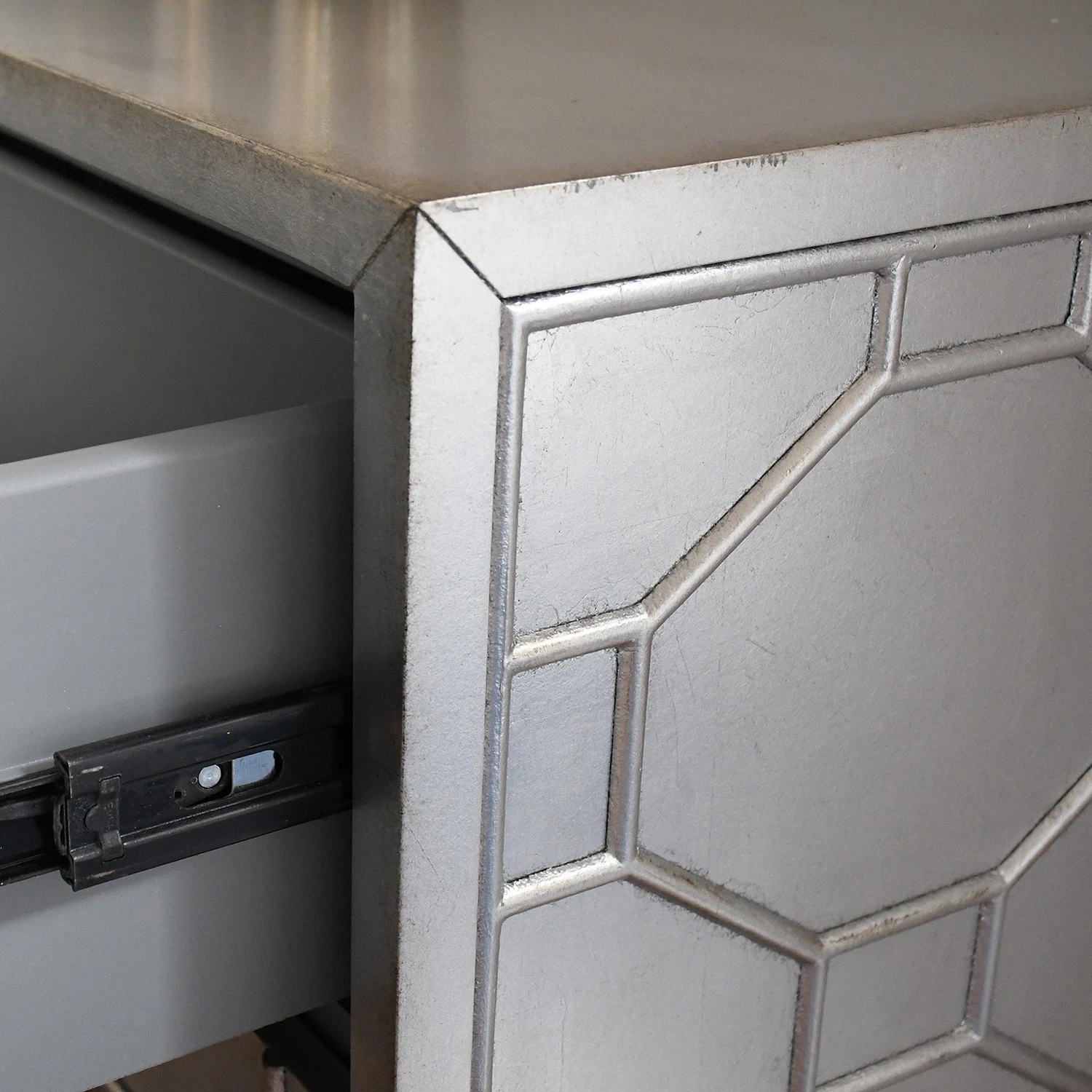 Red Living Kommode Thoury - Matt Silber 8 Red Living Kommode Thoury - Matt Silber – Bild 8