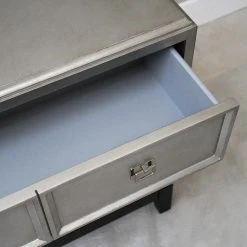 Red Living Kommode Tilloloy - Matt Silber / Schwarz 17 Red Living Kommode Tilloloy - Matt Silber / Schwarz -Wohnzimmermöbel boutique en ligne 1000242718 210121 08084300041 DETAILS P000000001000242718