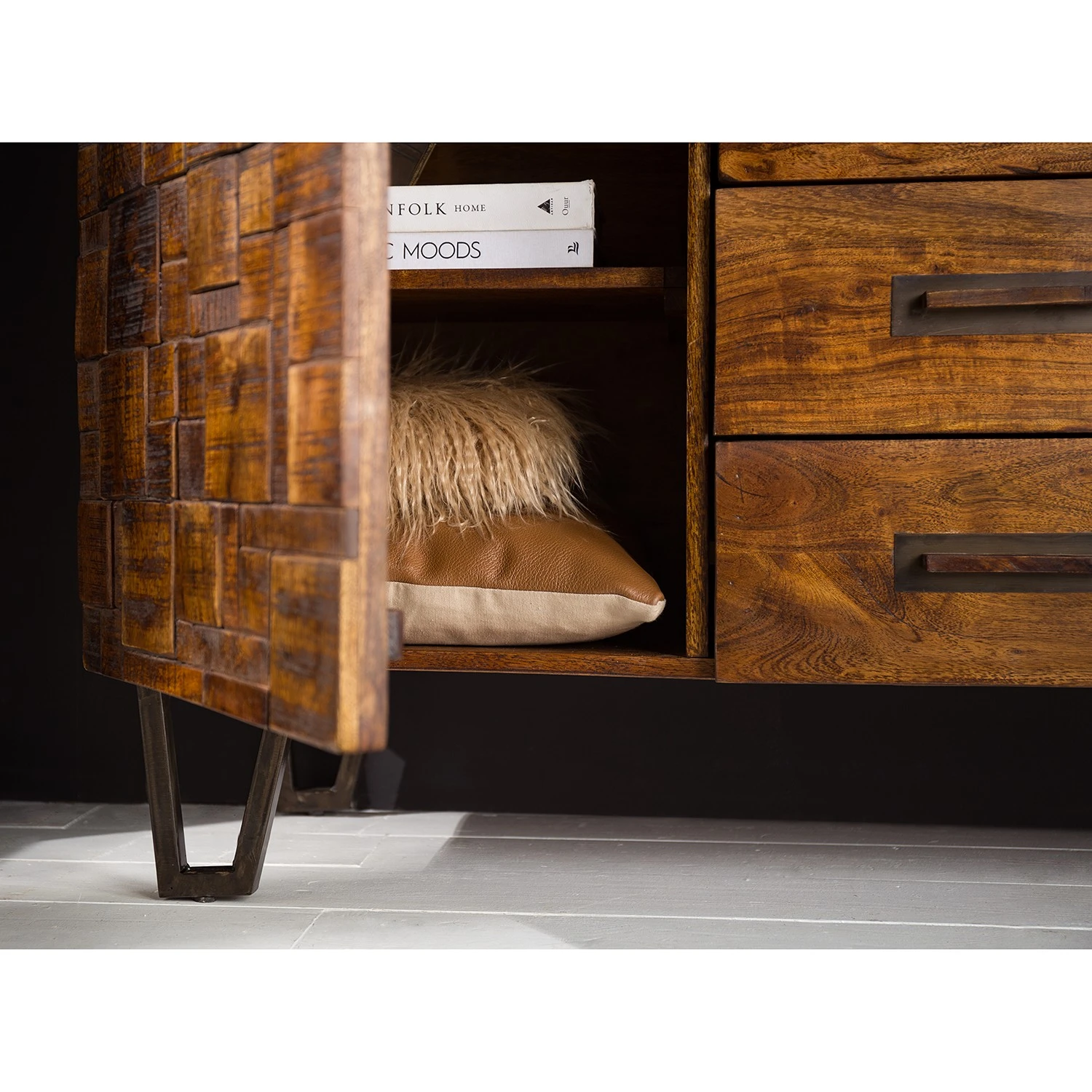 Wolf-Möbel Sideboard Bazac - Inkl. Beleuchtung - Akazie massiv - Akazie / Dunkelgrau 18 Wolf-Möbel Sideboard Bazac - Inkl. Beleuchtung - Akazie massiv - Akazie / Dunkelgrau – Bild 18