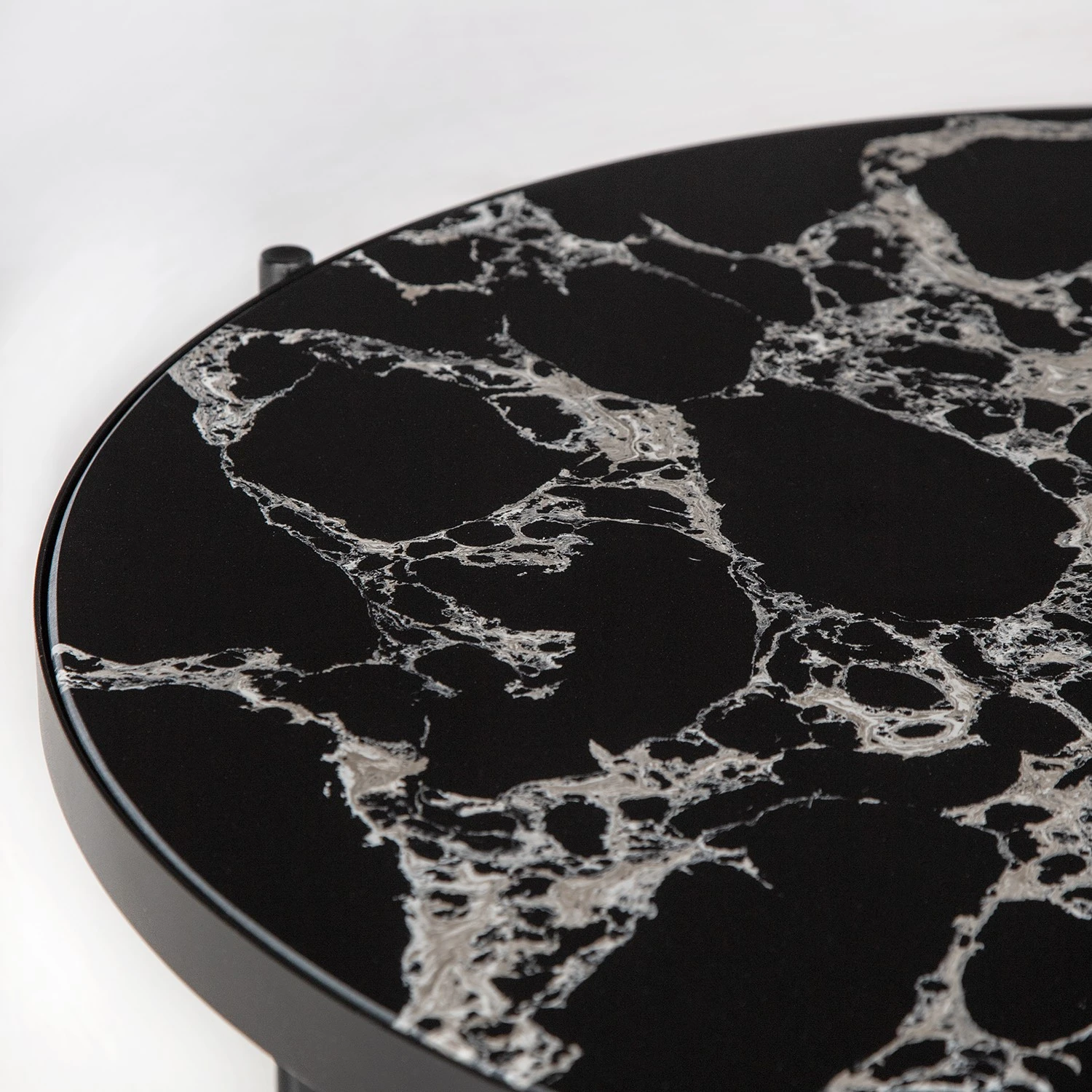 Studio Copenhagen Couchtisch Abee - Marmor Schwarz Dekor / Schwarz 9 Studio Copenhagen Couchtisch Abee - Marmor Schwarz Dekor / Schwarz – Bild 9